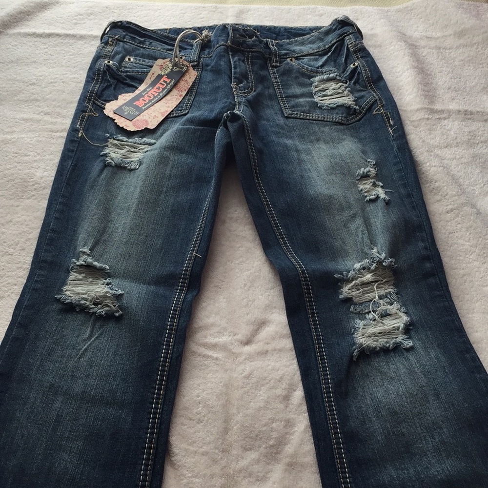 Amethyst boot cut distressed jeans size 7 with tag